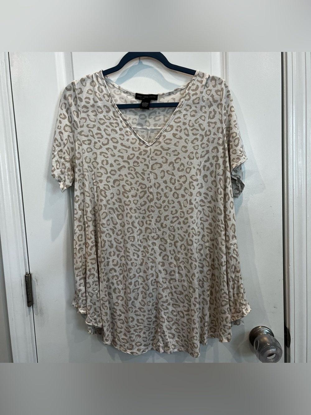 Joan Vass Women’s Short Sleeve A Line Shirt Snow Leopard Animal Print 1X Plus